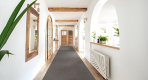 Odolné běhouny do chodby