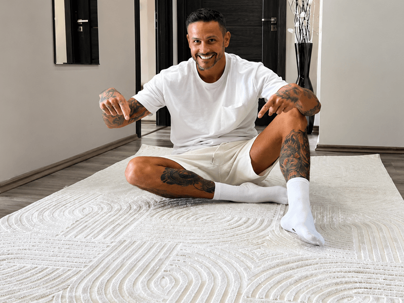Tomáš Rys a koberec Royal Lux 90 šedý