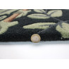 Ručně všívaný vlněný kusový koberec V&A Honeysuckle Black/Multi