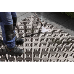 Běhoun Meadow 102470 Black – na ven i na doma