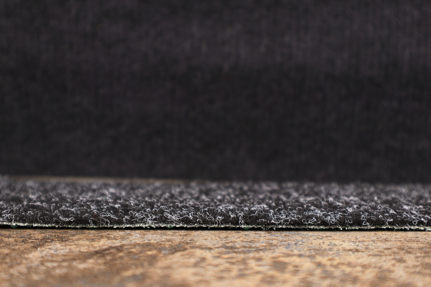 Levně Betap koberce AKCE: 150x400 cm Umělá tráva Wembley jedinečná černá - Spodní část s nopy (na pevné podklady) cm