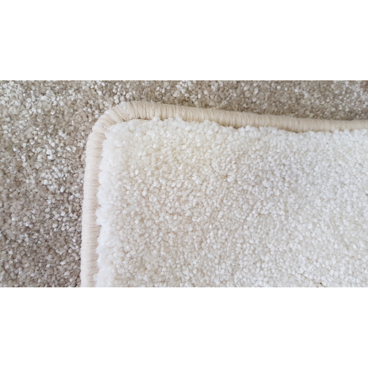Metrážový koberec Oblique Super 890 bílý